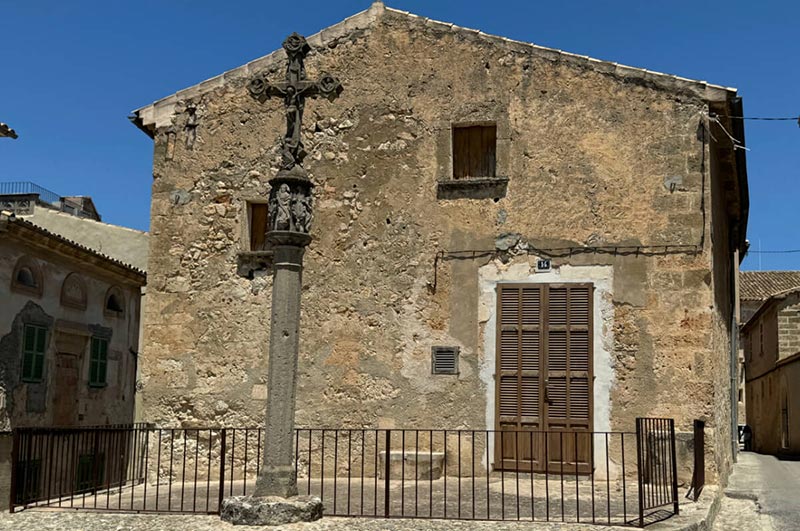 Historic Stone Crosses of Sineu